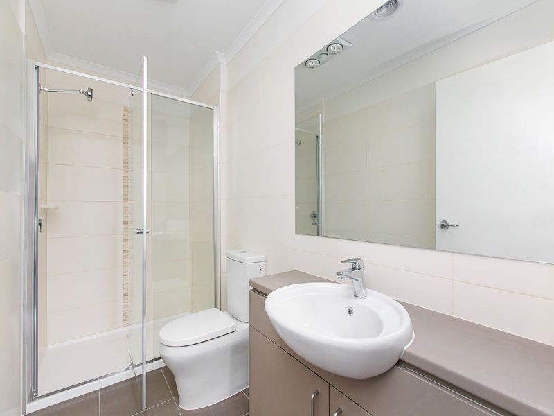 2/5 Hourigan Avenue, Clayton VIC 3168