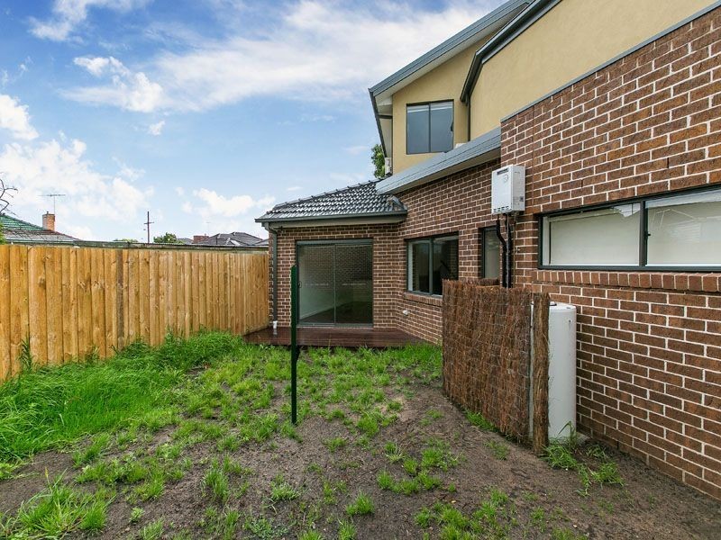 2/5 Hourigan Avenue, Clayton VIC 3168