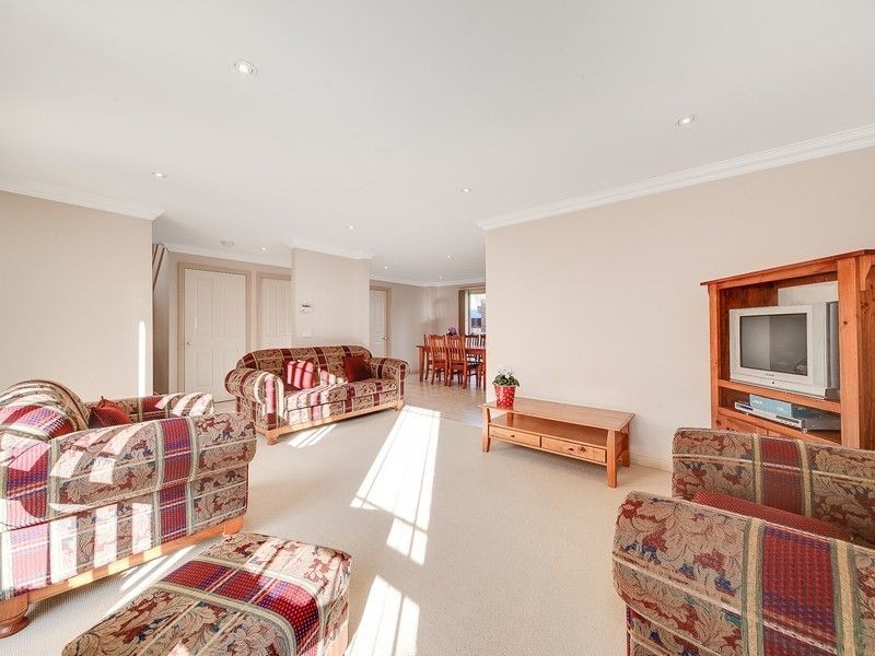 2/17 Thomas Street, Clayton VIC 3168