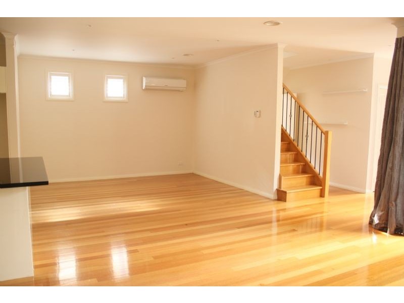 2/132 Ferntree Gully Road, Oakleigh East VIC 3166