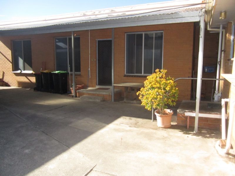 8 Worsley Avenue, Clayton South VIC 3169