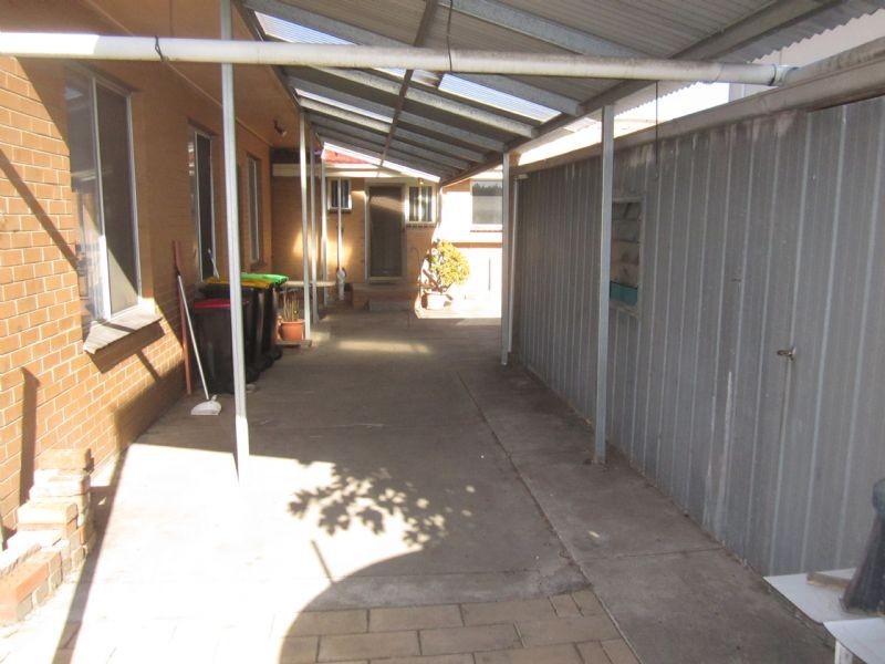 8 Worsley Avenue, Clayton South VIC 3169