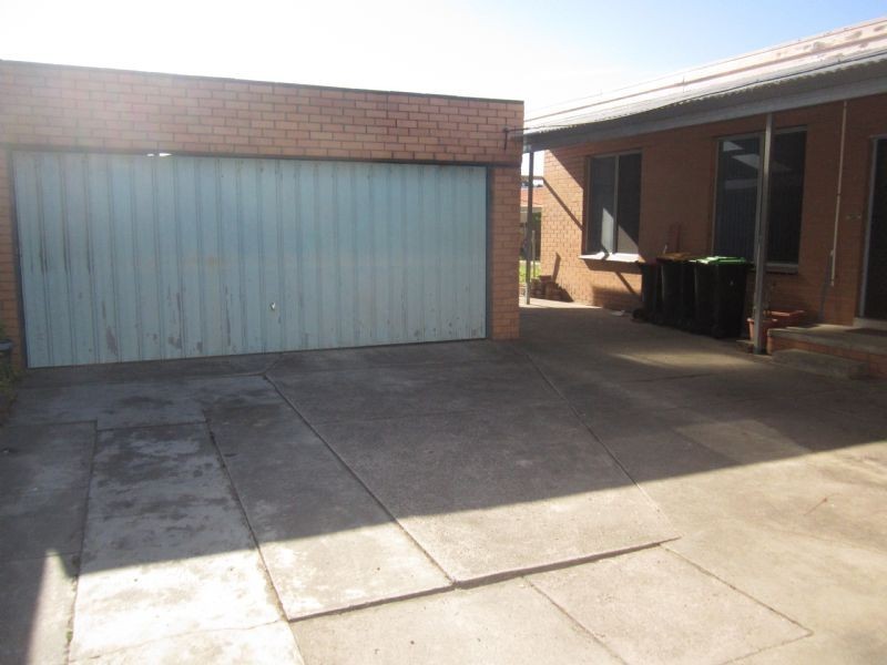 8 Worsley Avenue, Clayton South VIC 3169