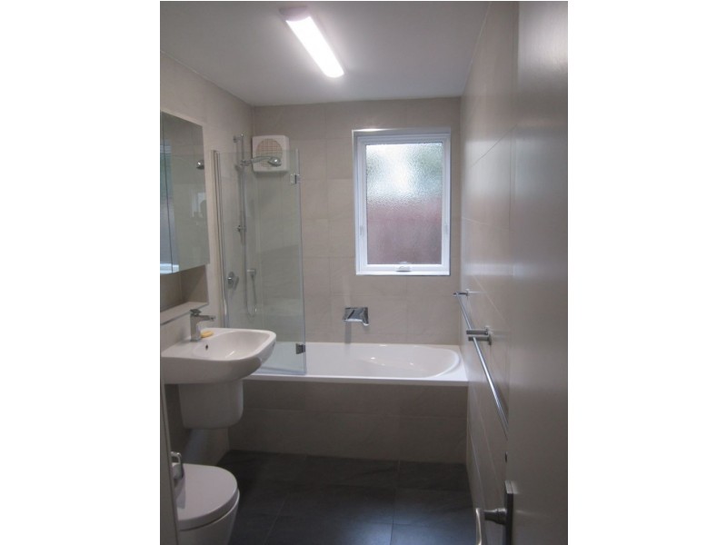 2/9 Clapham Road, Hughesdale VIC 3166