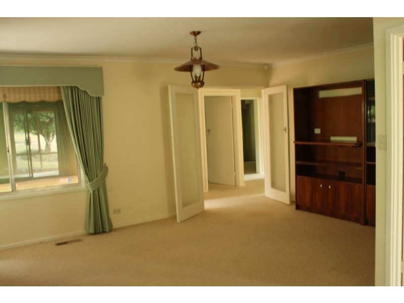 8 Nymph Street, Mitcham VIC 3132