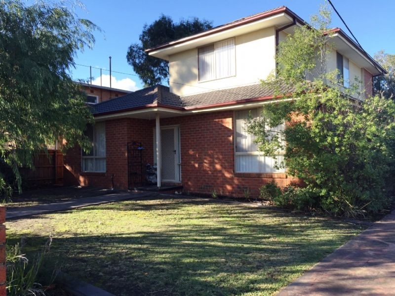 1/8 Manatunga Street, Clayton VIC 3168