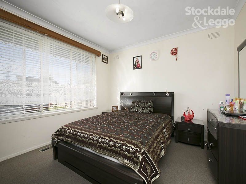 1 Melosa Avenue, Clayton South VIC 3169