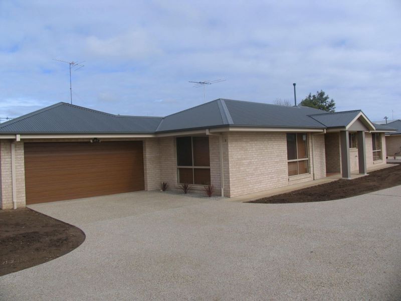 303 Honour Ave, Corowa NSW 2646