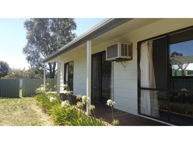220 Adams Street, Corowa NSW 2646