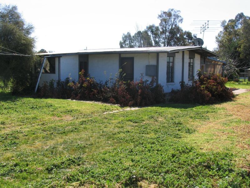 15 RUSSELL STREET, Howlong NSW 2643