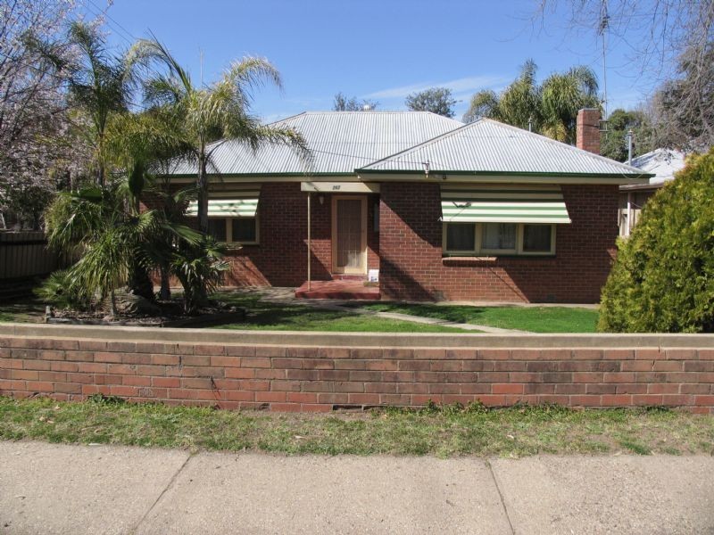 242 Honour Ave, Corowa NSW 2646