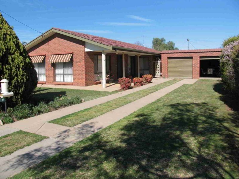 11 Lone Pine Avenue, Corowa NSW 2646