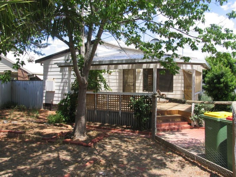 106 Clarke Street, Howlong NSW 2643