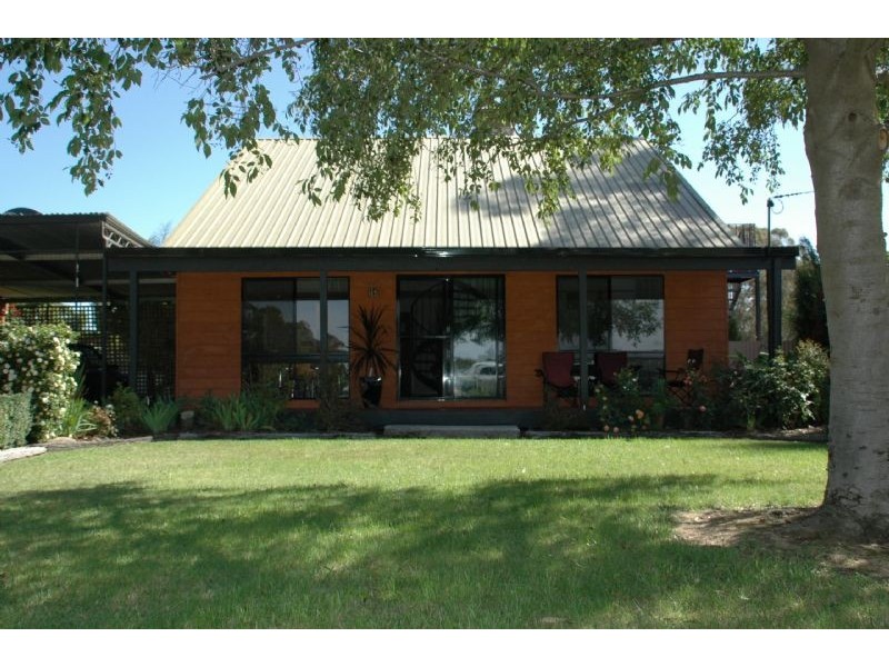 19 Nixon Street, Corowa NSW 2646