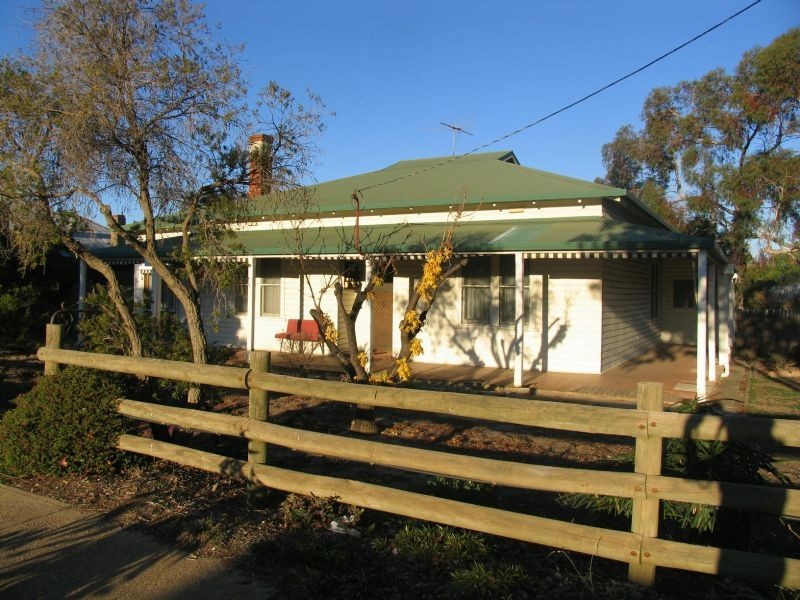6 Henry Street, Corowa NSW 2646