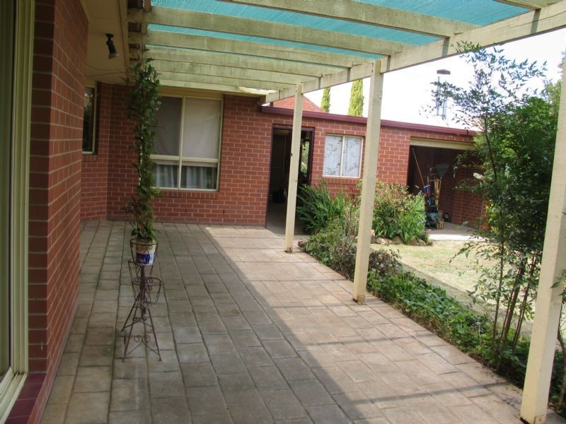 24 Banksia Drive, Corowa NSW 2646