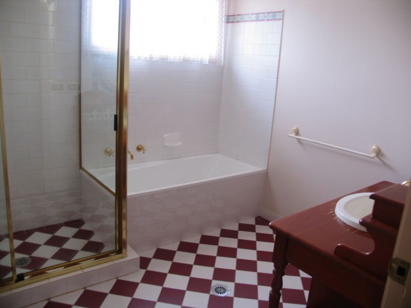 24 Banksia Drive, Corowa NSW 2646