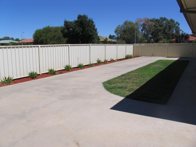 17 Pinot Crescent, Corowa NSW 2646