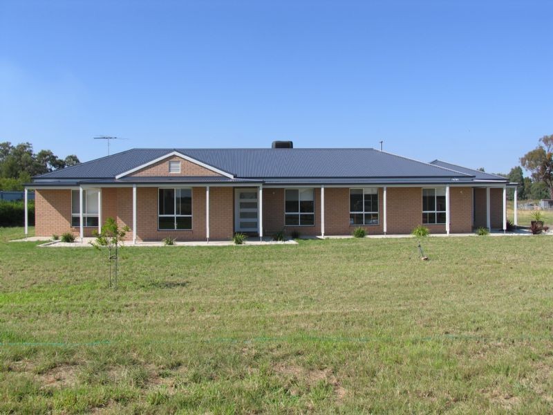 317 Spring Drive, Corowa NSW 2646