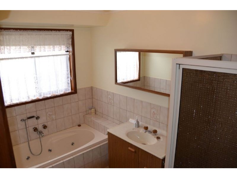 5 Beryl Drive, Corowa NSW 2646