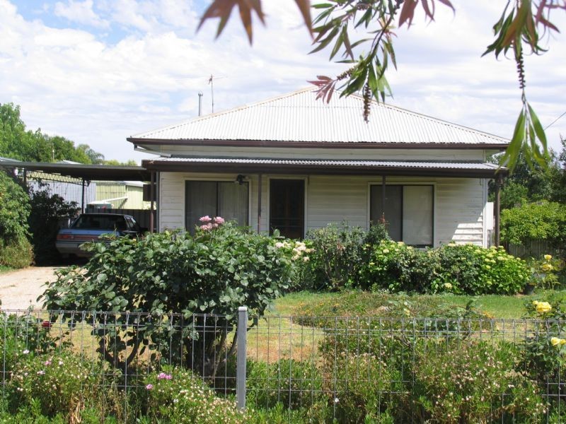 12 Edward Street, Corowa NSW 2646