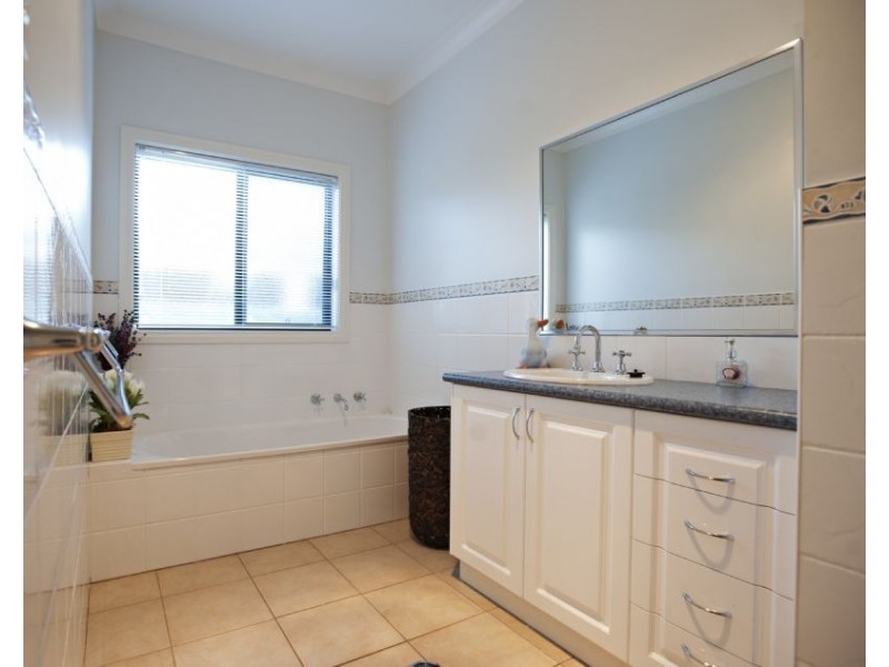 9 Keena Court, Corowa NSW 2646