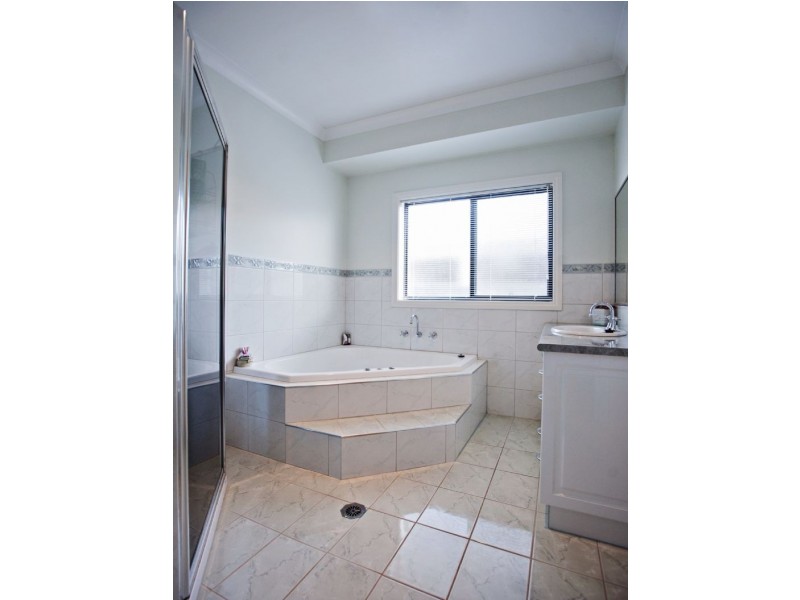 9 Keena Court, Corowa NSW 2646