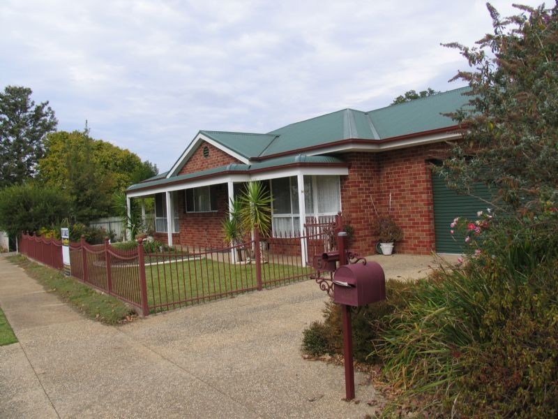 57 Walker Street, Corowa NSW 2646