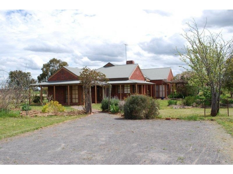 ‘Carlyle’ Burrows Road, Wahgunyah VIC 3687