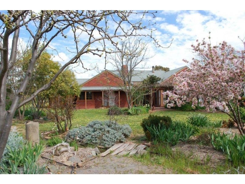 ‘Carlyle’ Burrows Road, Wahgunyah VIC 3687