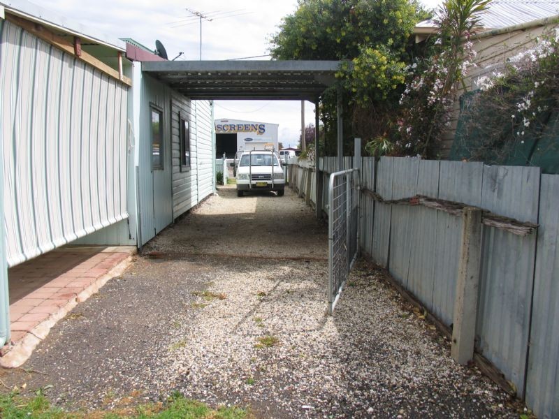 230 Honour Ave, Corowa NSW 2646