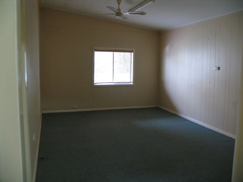 230 Honour Ave, Corowa NSW 2646