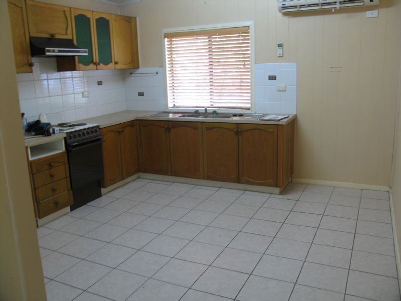 230 Honour Ave, Corowa NSW 2646