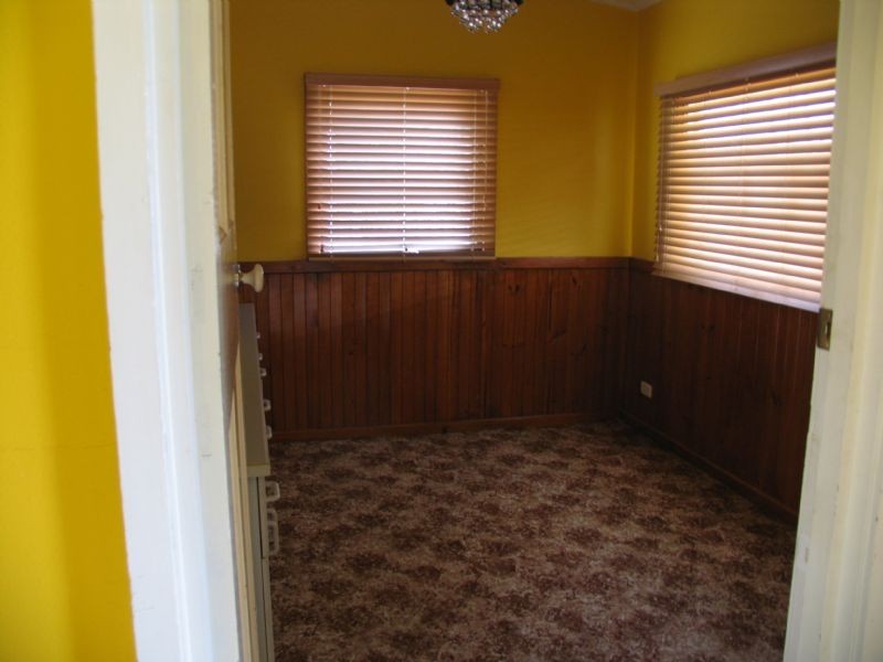 230 Honour Ave, Corowa NSW 2646