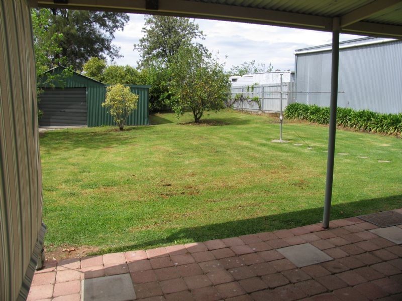 230 Honour Ave, Corowa NSW 2646