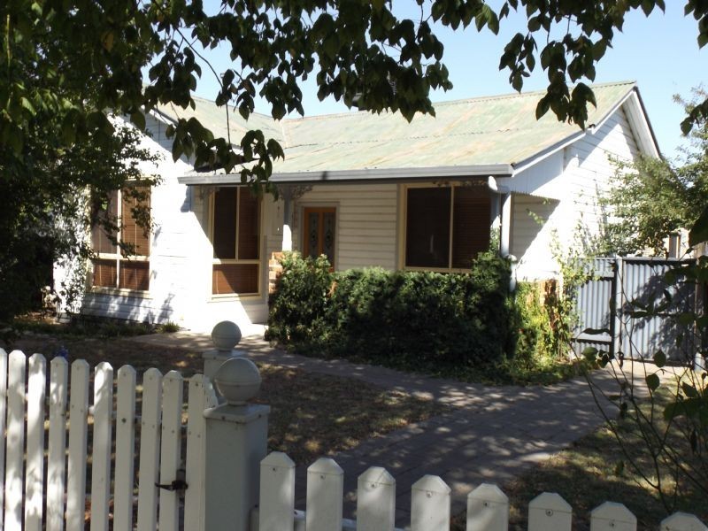 140 Federation Avenue, Corowa NSW 2646