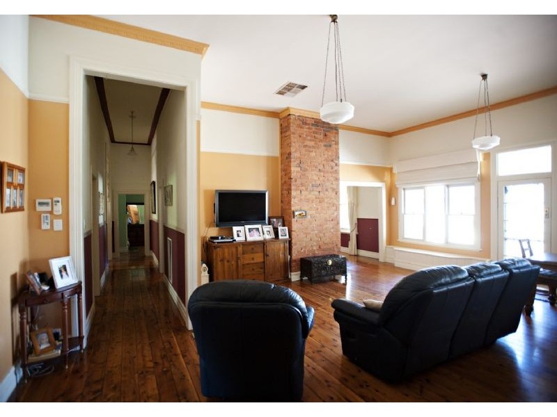 10 Gray Street, Corowa NSW 2646