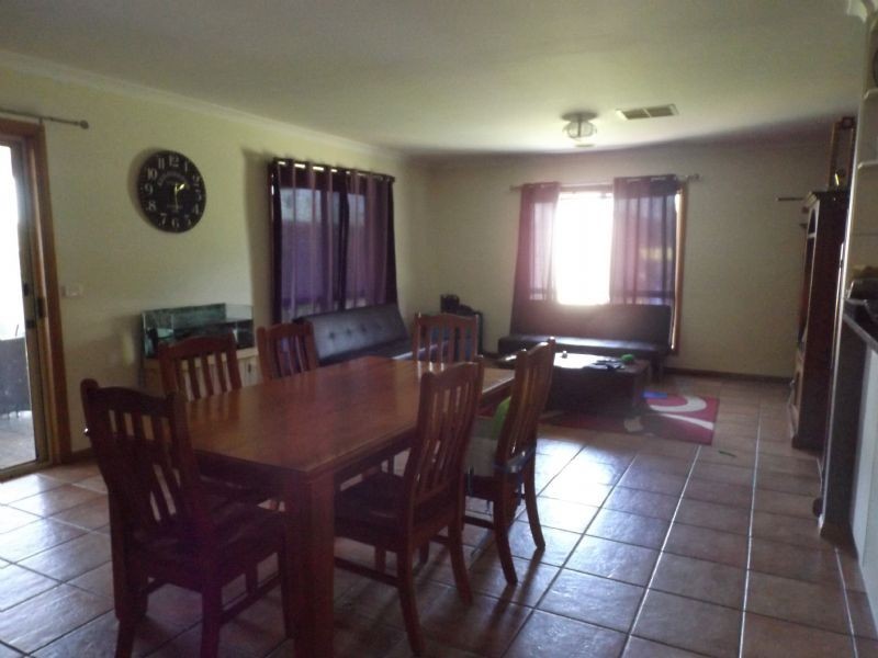 27 Pinot Crescent, Corowa NSW 2646