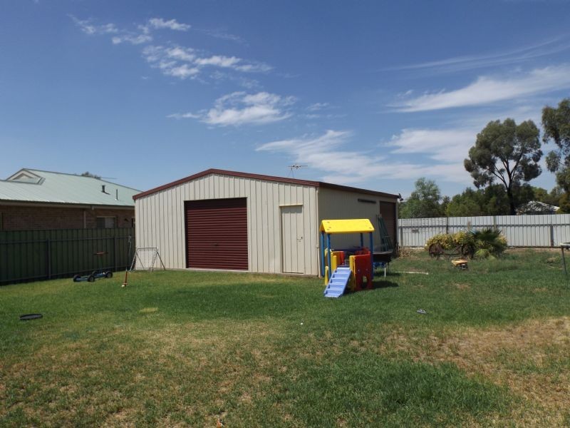 27 Pinot Crescent, Corowa NSW 2646