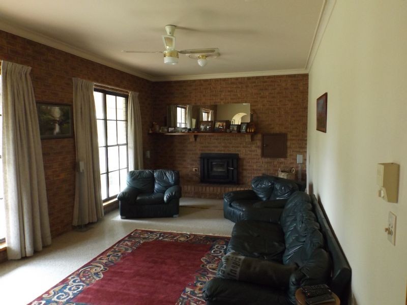 225 Spring Drive, Corowa NSW 2646