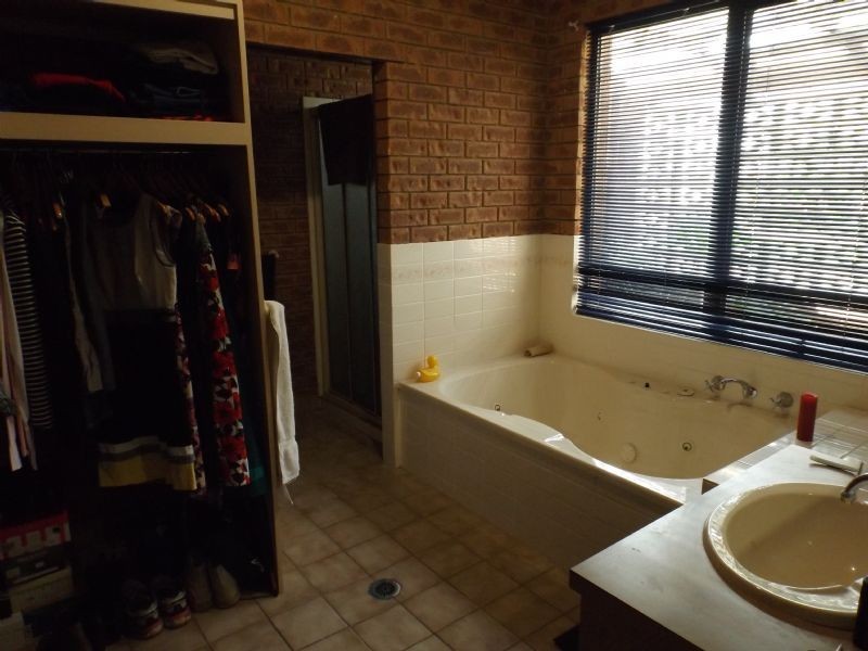 225 Spring Drive, Corowa NSW 2646