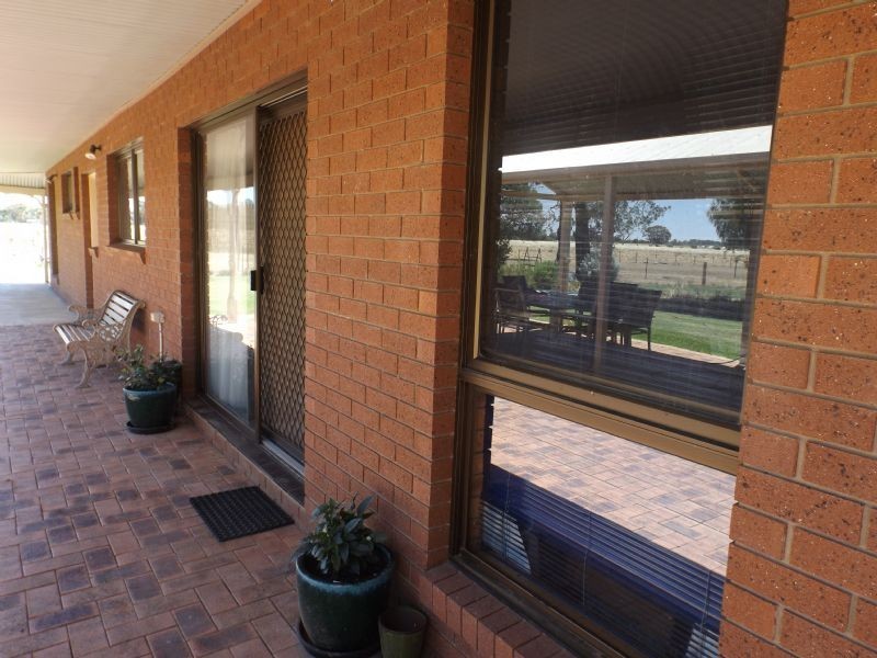 225 Spring Drive, Corowa NSW 2646