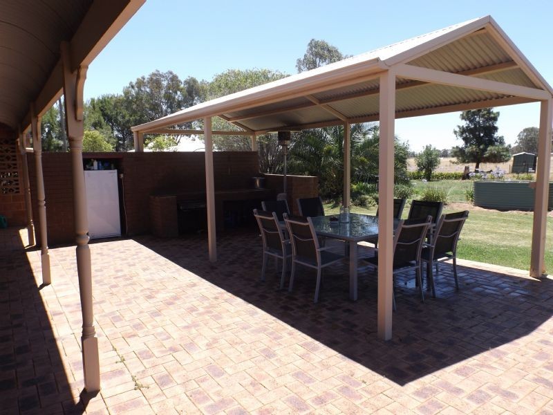 225 Spring Drive, Corowa NSW 2646