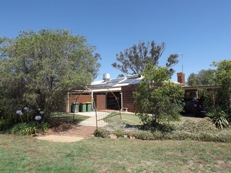 225 Spring Drive, Corowa NSW 2646