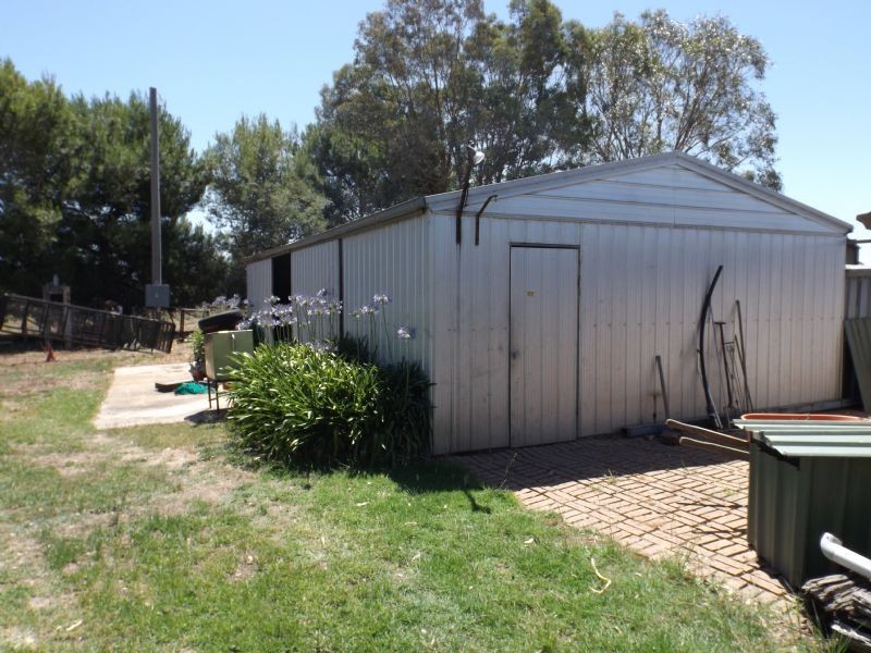225 Spring Drive, Corowa NSW 2646