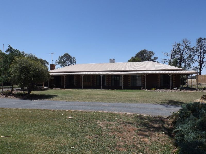 225 Spring Drive, Corowa NSW 2646