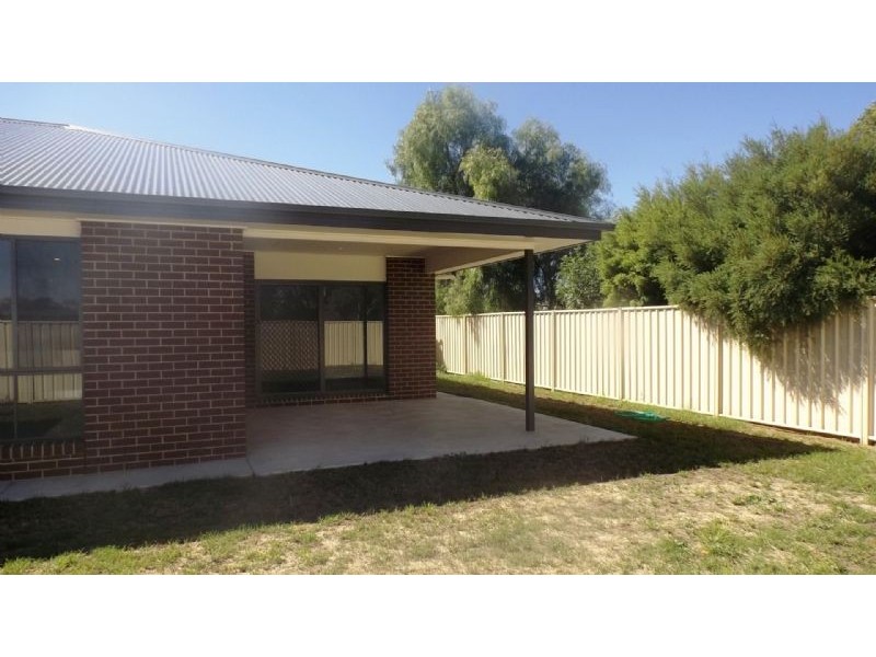 4 Ash Avenue, Corowa NSW 2646