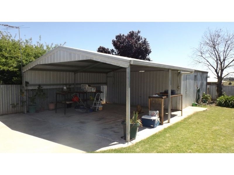 108 Redlands Road, Corowa NSW 2646