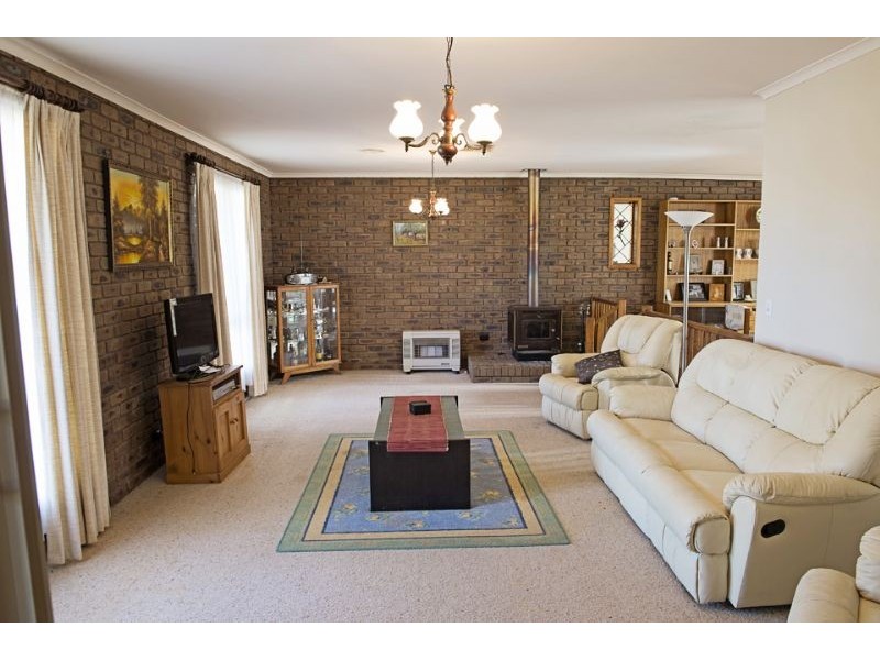 10 Lone Pine Avenue, Corowa NSW 2646
