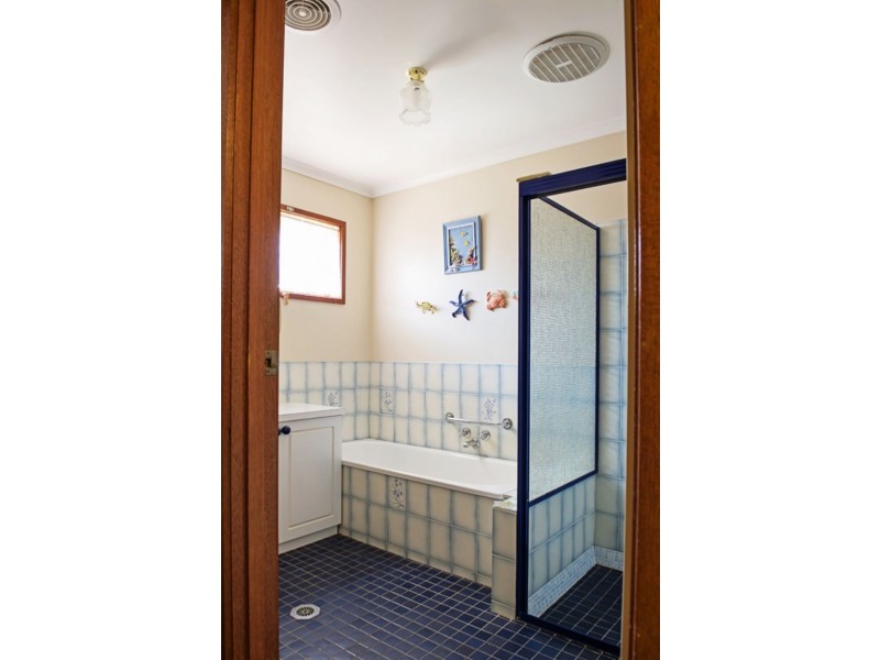 10 Lone Pine Avenue, Corowa NSW 2646